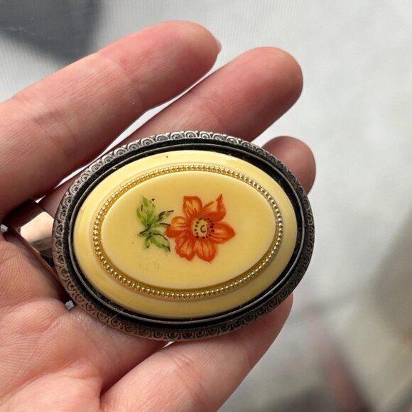 Vintage Floral Hand Painted Oval Brooch - Picture 4 of 5